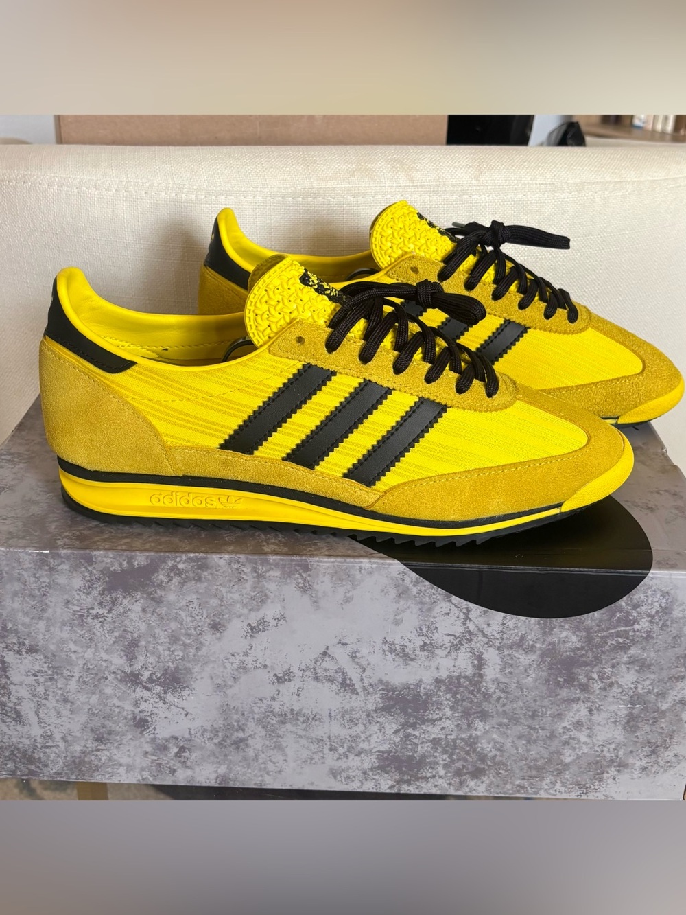 Adidas SL 72 OG Yellow Black Pinstripe Womens Size 9 JQ8316 Sneakers Bruce Lee